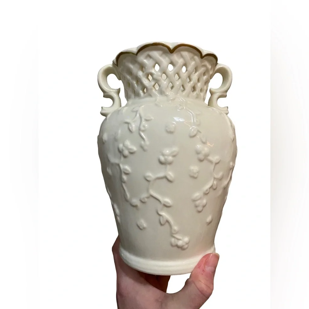 Capodimonte‎ Style Porcelain Vase And Basket Lattice Top White Gold Trim